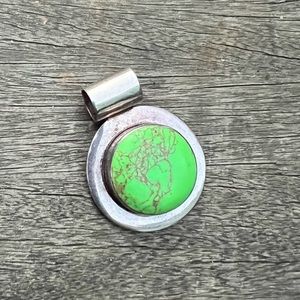 Mexican silver 925 pendant with semi precious green stone